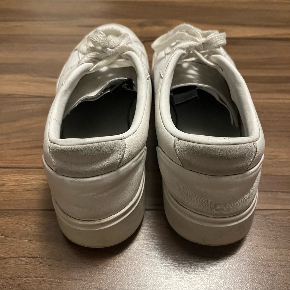 Adidas Sleek White Leather Sneakers with Gold Accent - Picture 4 of 10